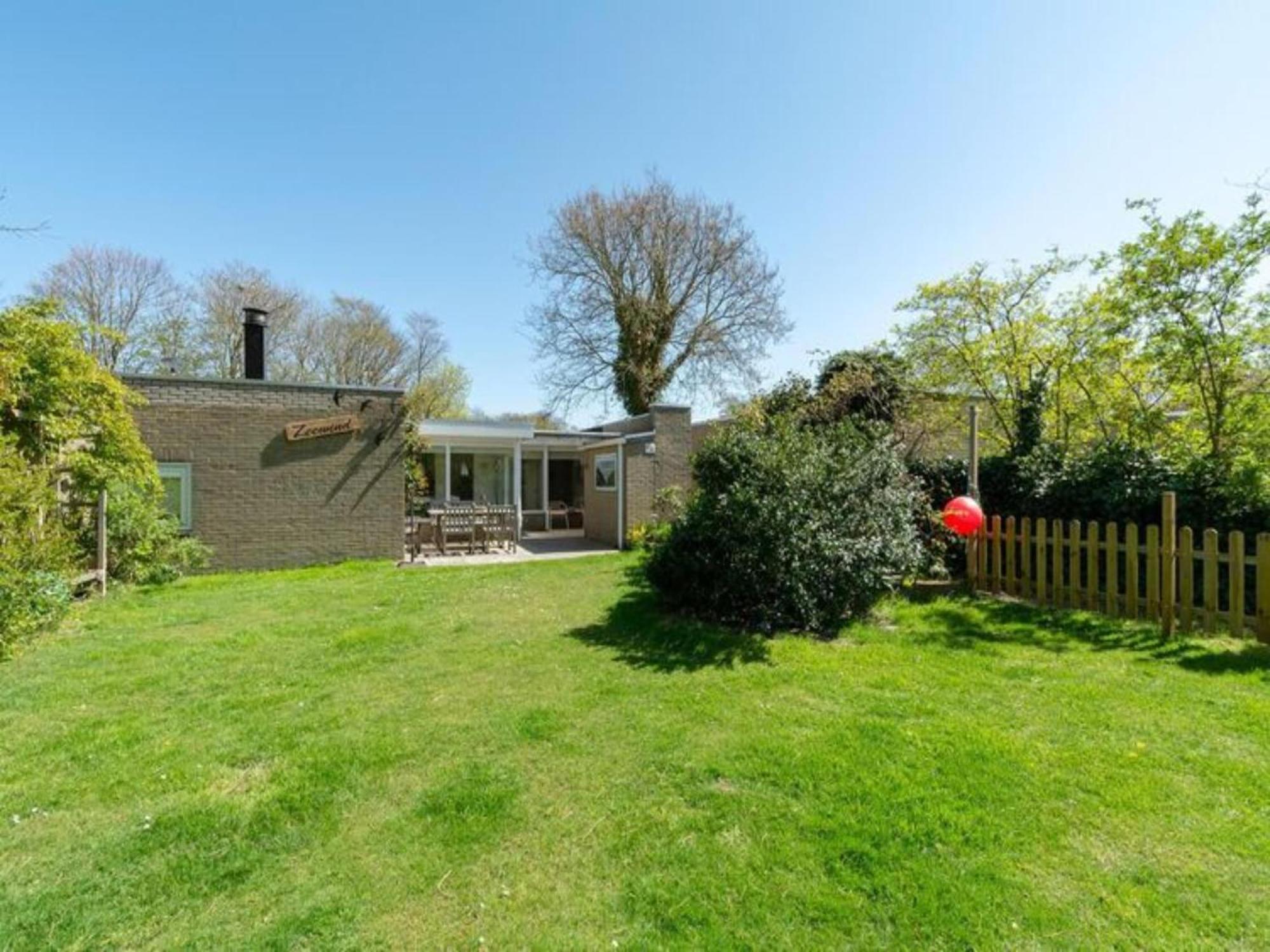 Stylish Bungalow With A Large Garden Sint Maartensvlotbrug Kültér fotó