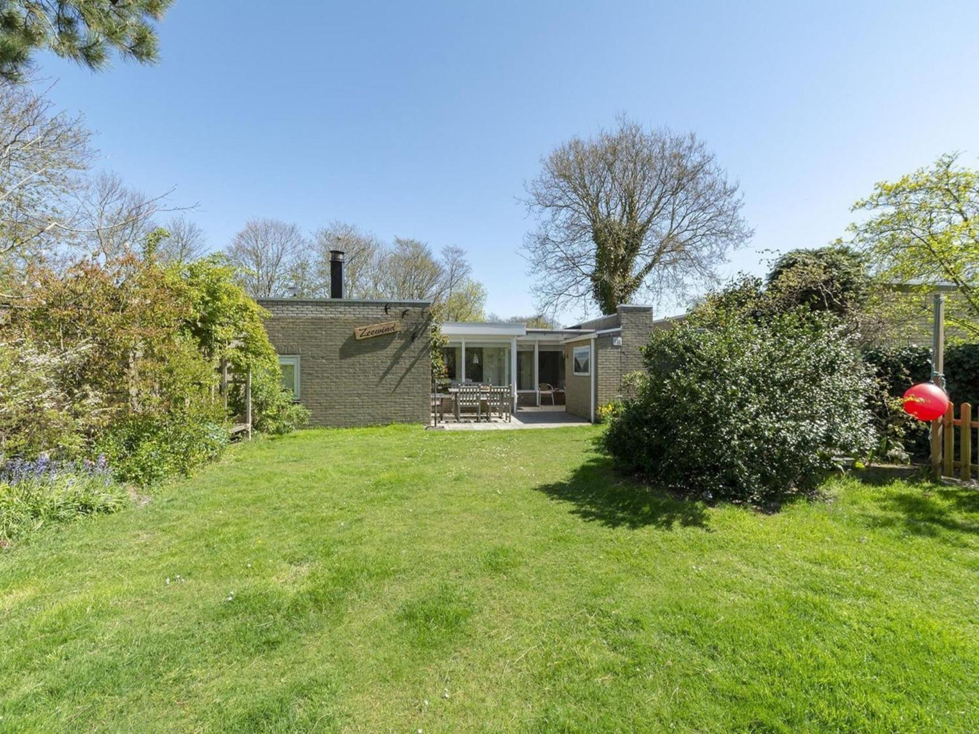 Stylish Bungalow With A Large Garden Sint Maartensvlotbrug Kültér fotó