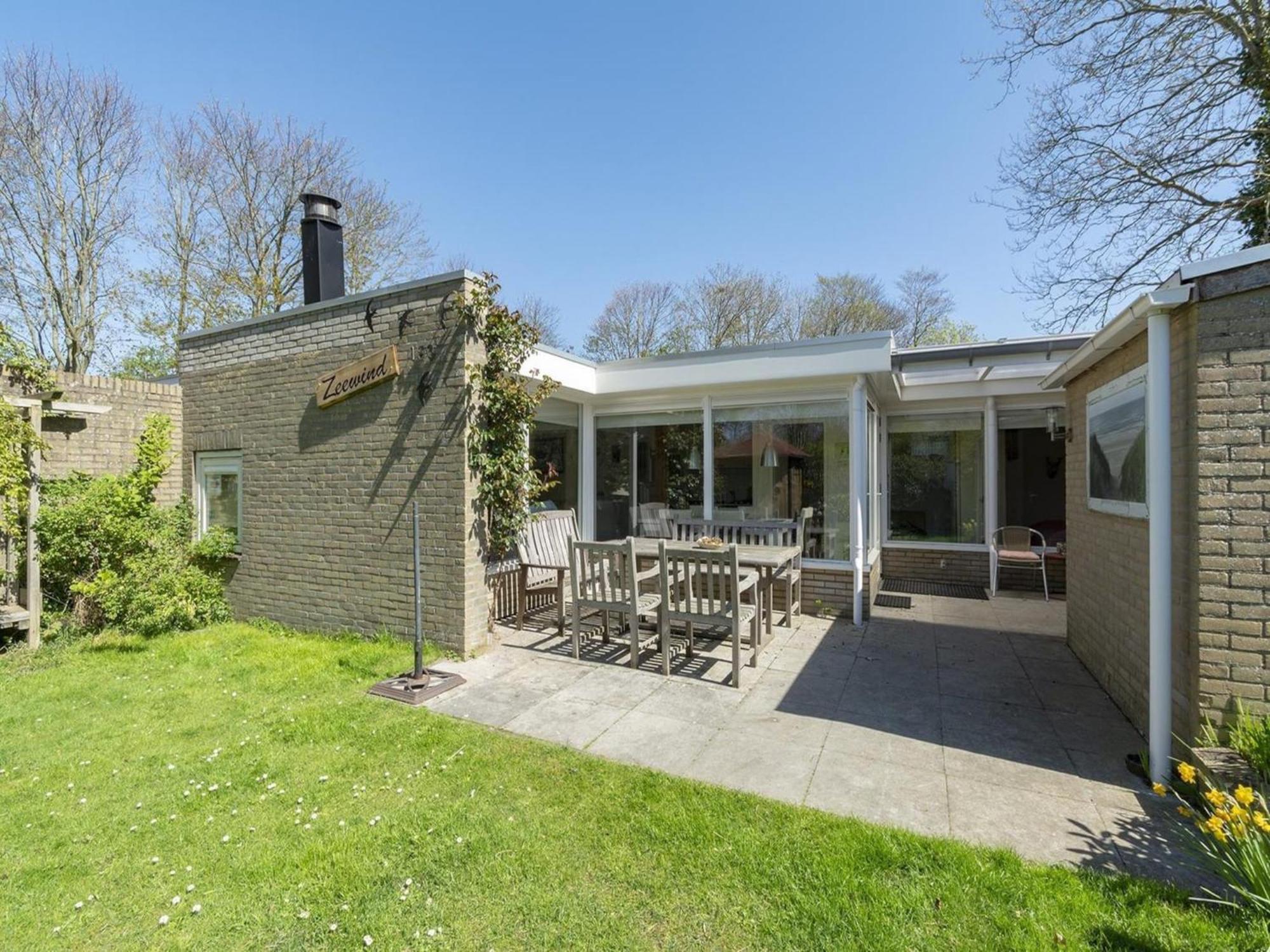 Stylish Bungalow With A Large Garden Sint Maartensvlotbrug Kültér fotó