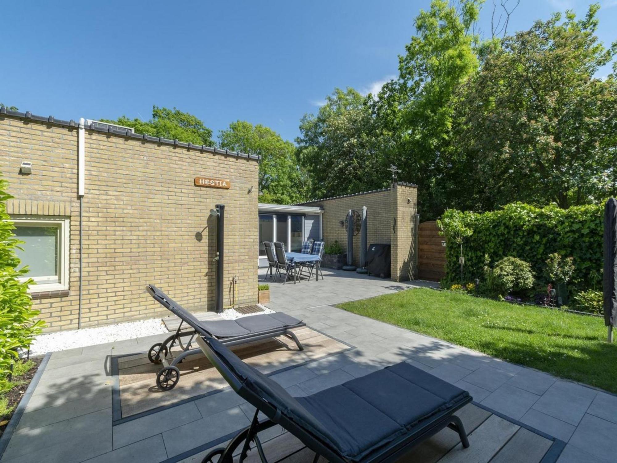 Stylish Bungalow With A Large Garden Sint Maartensvlotbrug Kültér fotó