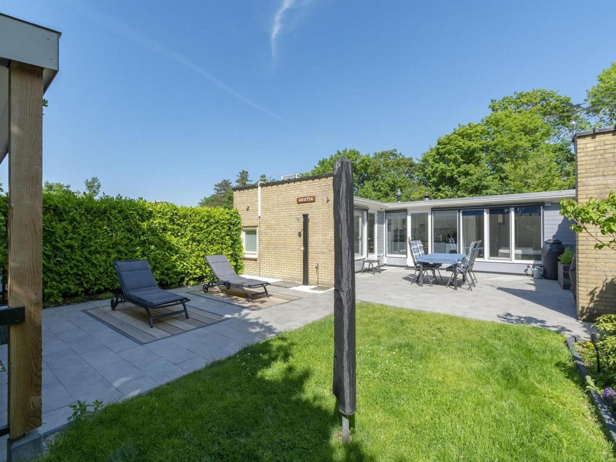 Stylish Bungalow With A Large Garden Sint Maartensvlotbrug Kültér fotó