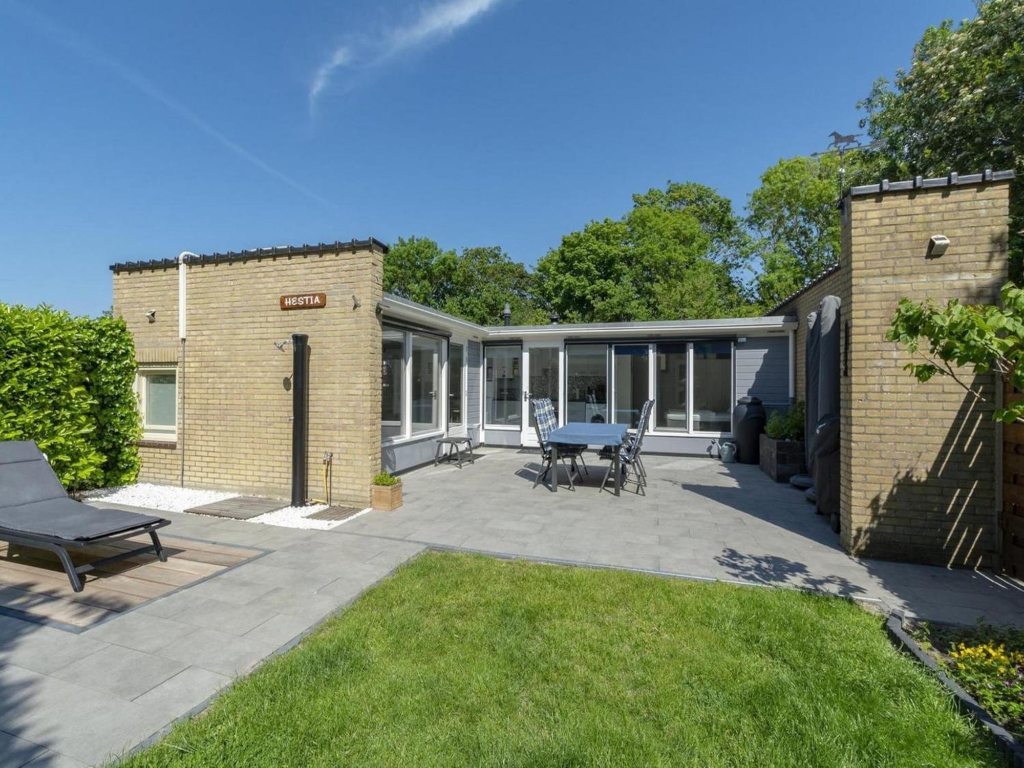 Stylish Bungalow With A Large Garden Sint Maartensvlotbrug Kültér fotó